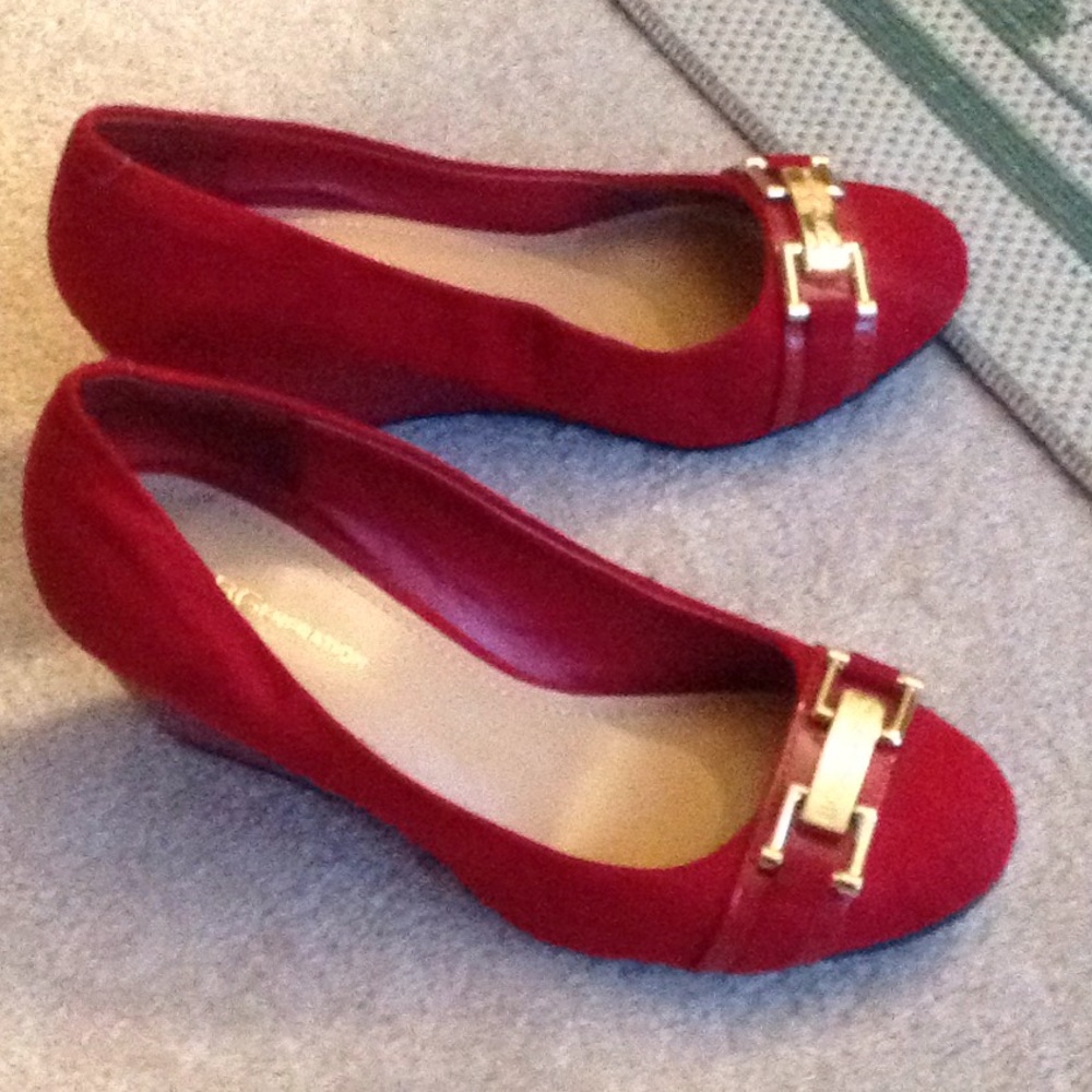 Final Price Red BCBG wedges
